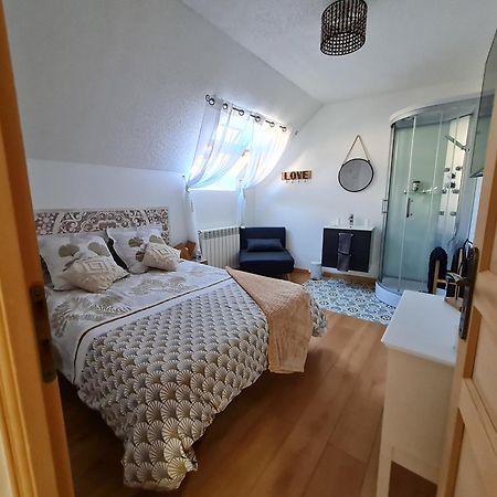 Chez Malia Bed & Breakfast Saint-Nicolas-des-Motets ภายนอก รูปภาพ